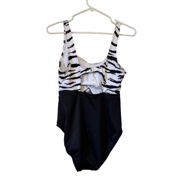 Beach Betty Zebra Print One Piece Swim Suit Sz Medium New NWT - Picture 5 of 9